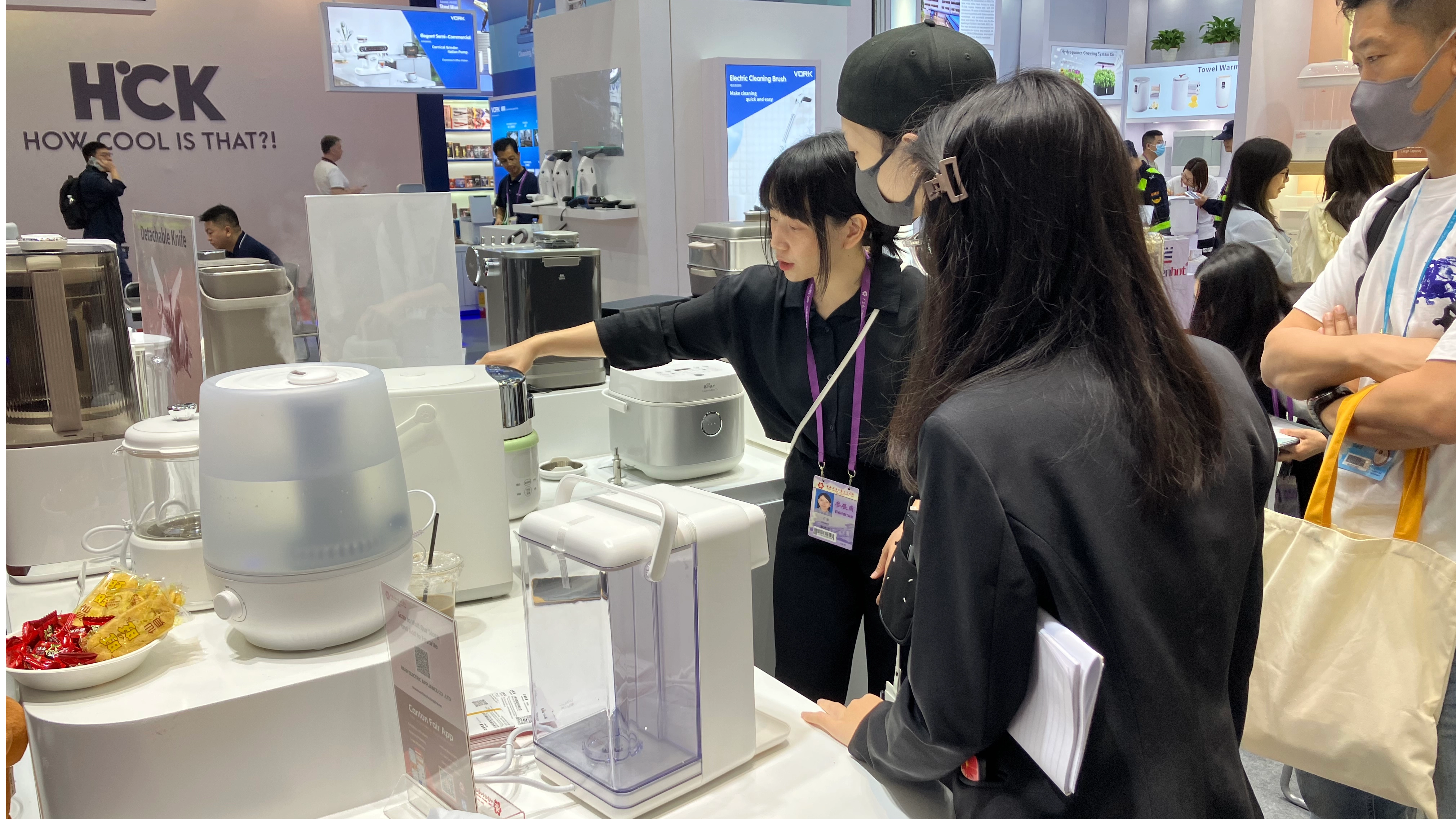Bear電気器具は2025年のカントンフェアで成功したショーケースをまとめます