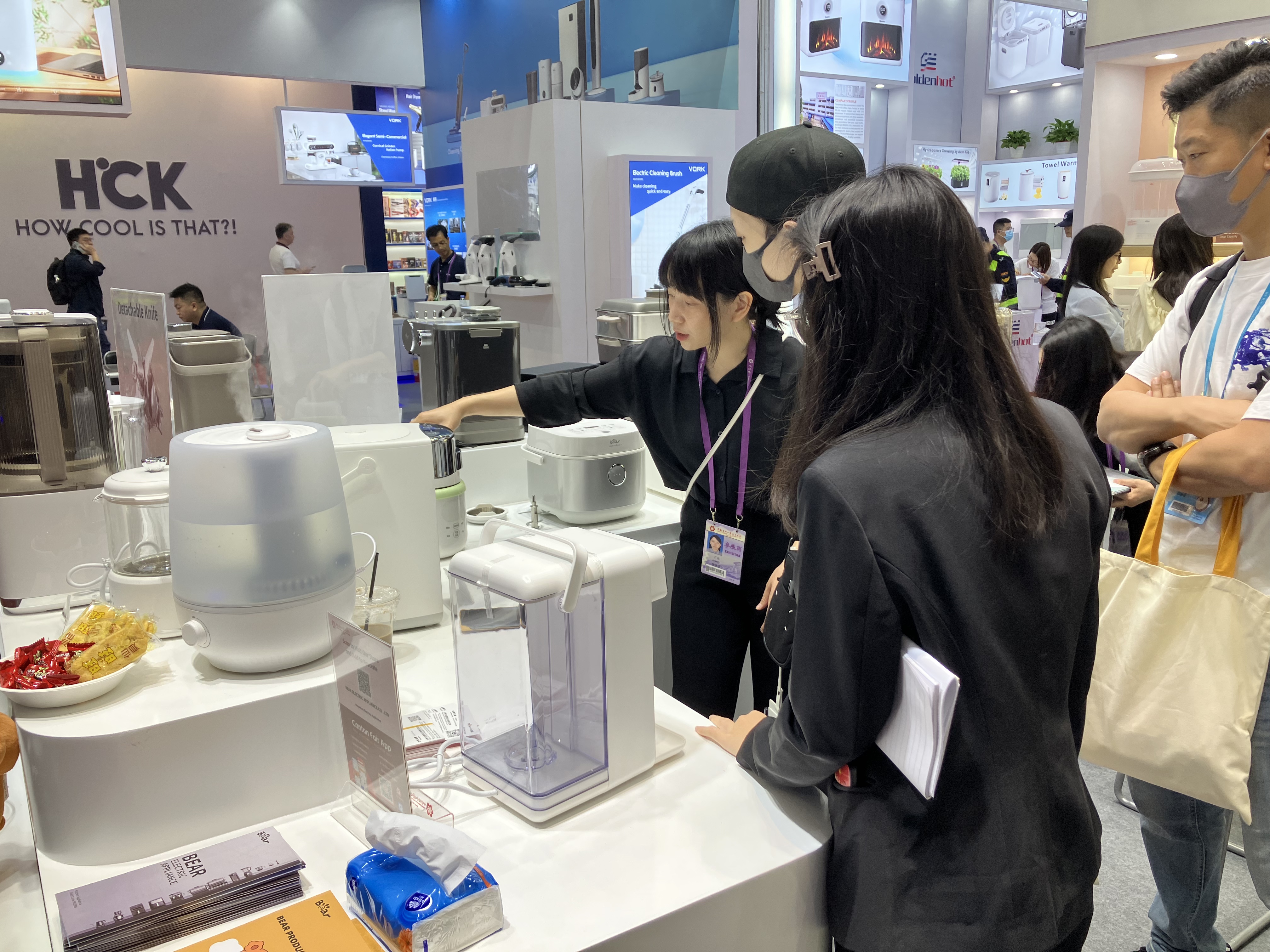 Bear電気器具は2025年のカントンフェアで成功したショーケースをまとめます